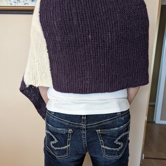 Poncho - Picture 5 of 6